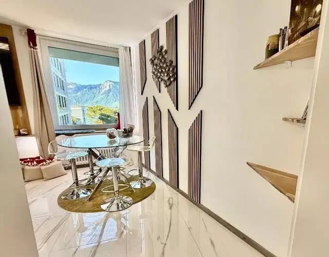 13 Lake View, Family central modern app