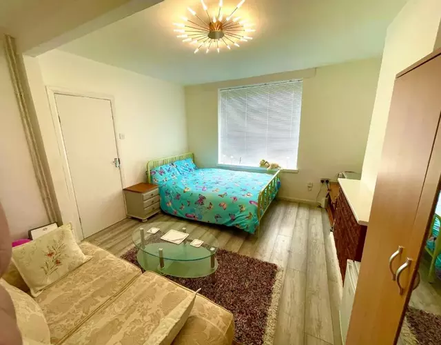 Cosy Carshalton Double Retreat