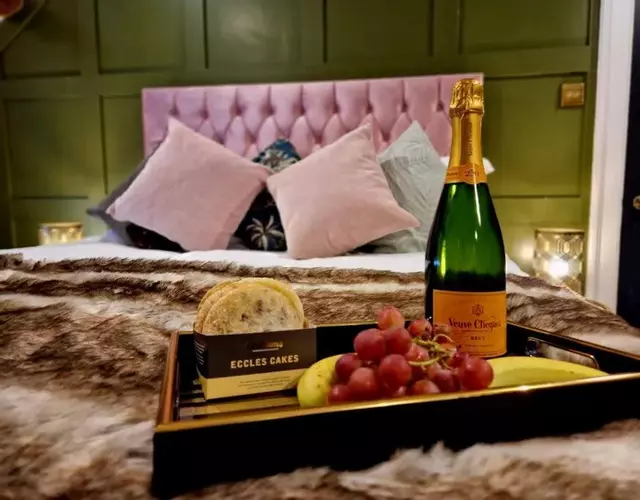 Hamilton-The Cruck Luxury Let