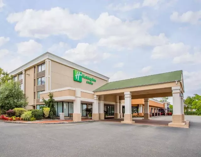 Holiday Inn & Suites Parsippany Fairfield by IHG