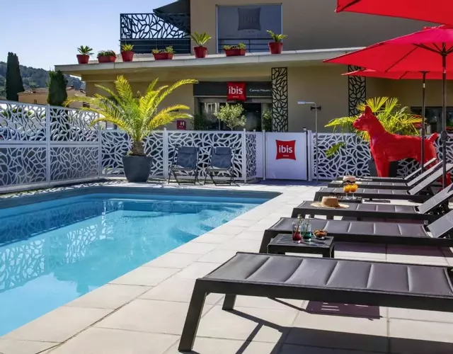 IBIS Cannes Mouans Sartoux Piscine parking gratuit