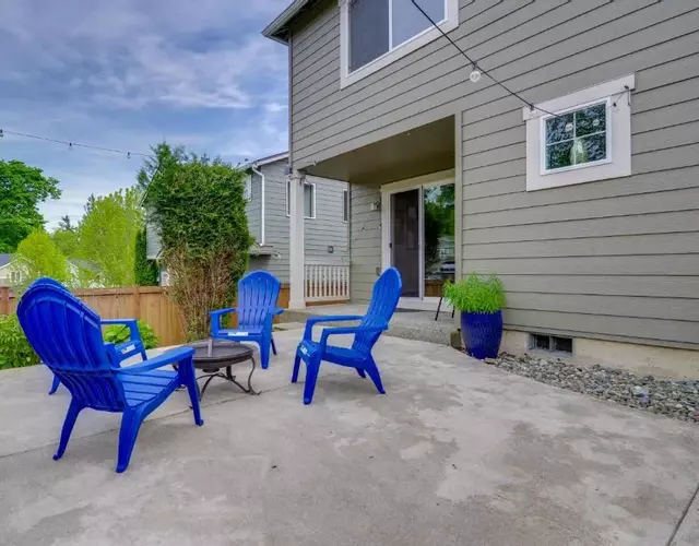 Walk to Trails and Golf Sedro-Woolley Retreat!