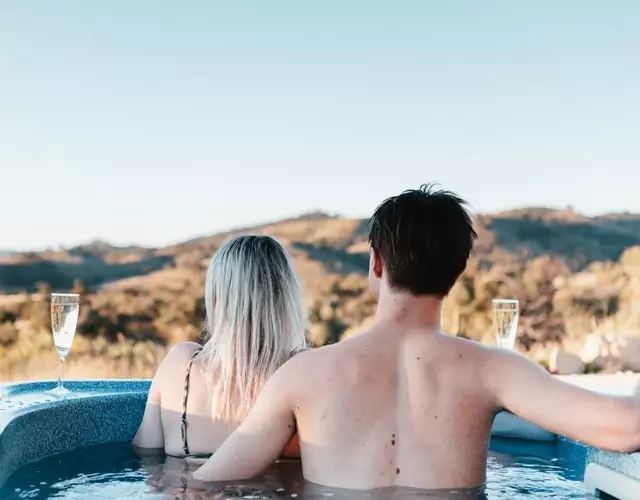 Amethyst - 1 Bed with Hot Tub - Kundalini Lodge