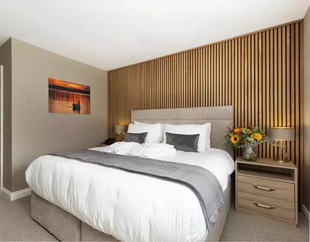 Castle Varagh Hotel & Bar