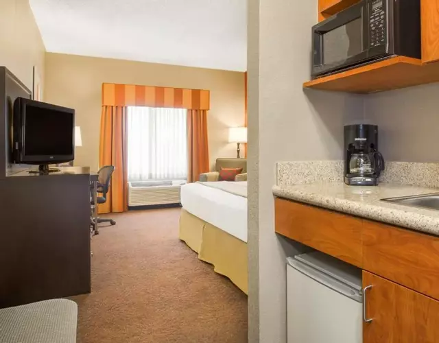 Muncie Place Hotel & Suites