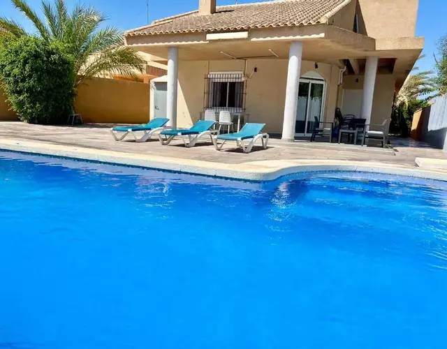 CHALET CON PISCINA A 100m DE LA PLAYA LA MANGA