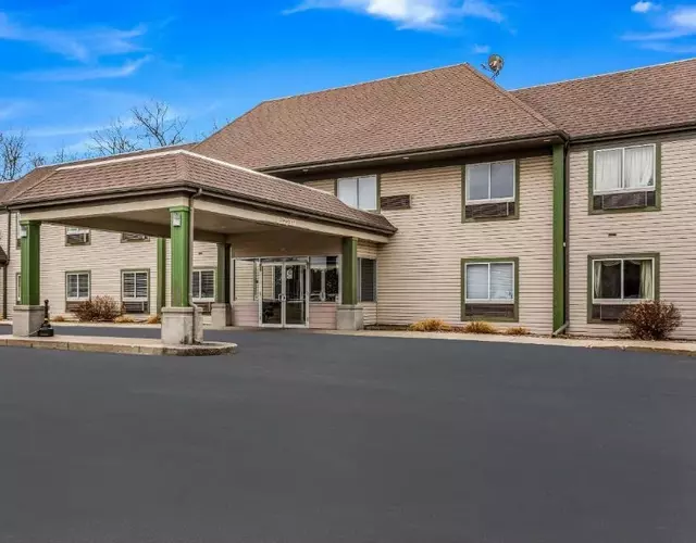 Econo Lodge Whitehall near Michigan's Adventure