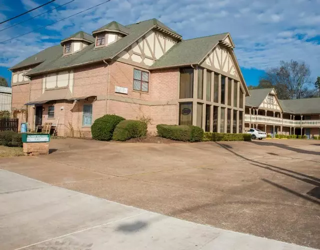 Victorian Inn & Suites