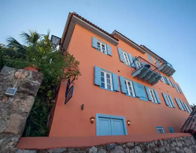 Byron Traditional Hotel