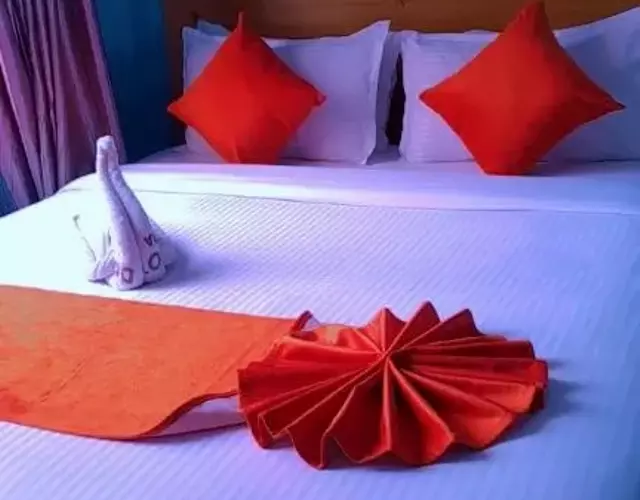 Hummingcage Grove by Toque