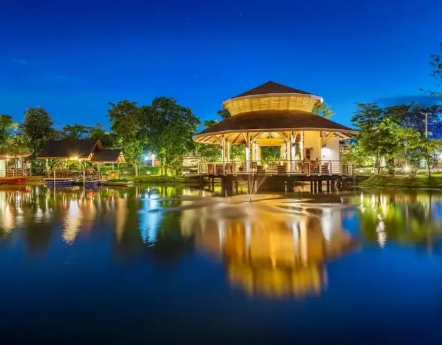 Boat House Boutique Riverside