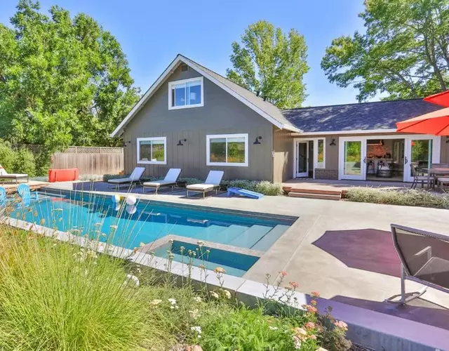 Modern Country Retreat close to Sonoma Plaza