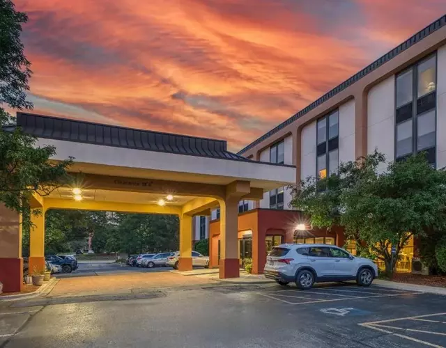 SureStay Plus Hotel by Best Western Chicago Lombard