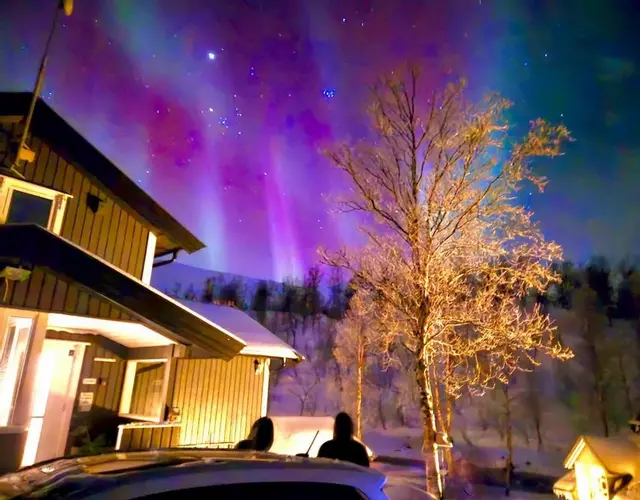 Riverfront house with 98 inch TV, ps5 & activities