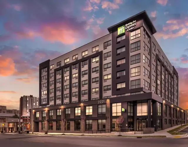 Holiday Inn Express & Suites Nashville West End - Univ Area by IHG