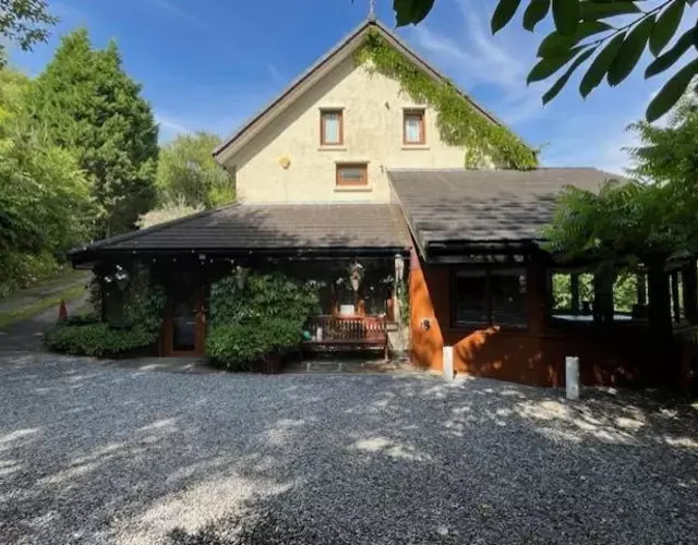 Local accommodation for motocycle off-road centres