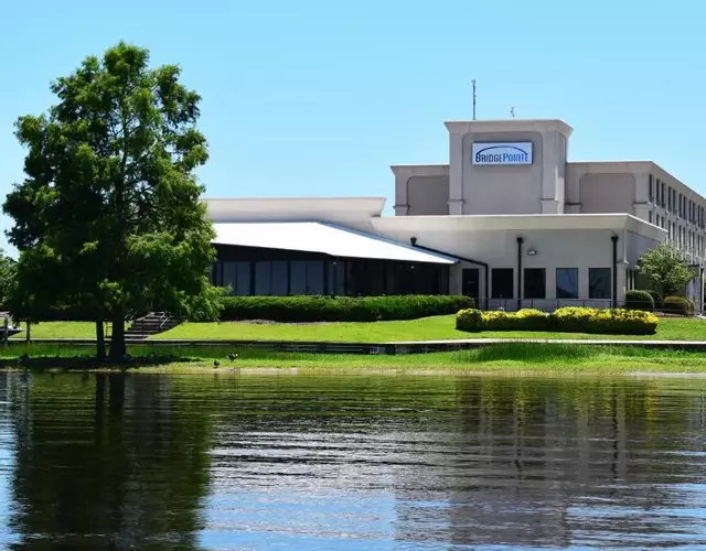 BridgePointe Hotel & Marina