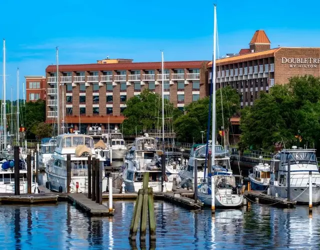 DoubleTree by Hilton New Bern - Riverfront