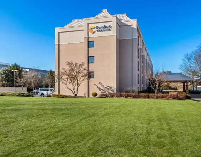 Comfort Inn & Suites Somerset - New Brunswick