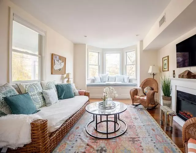 Best hotel alternative for big group near train to NYC