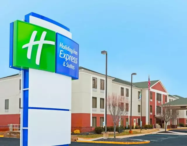 Holiday Inn Express & Suites Carneys Point - Pennsville by IHG