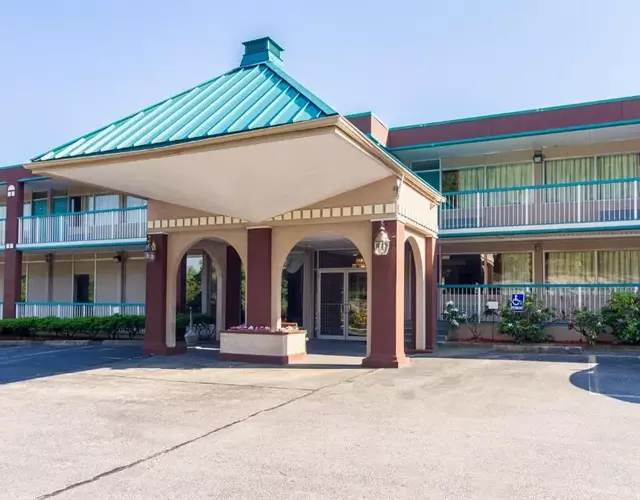 Motel 6-Groton, CT - Casinos nearby