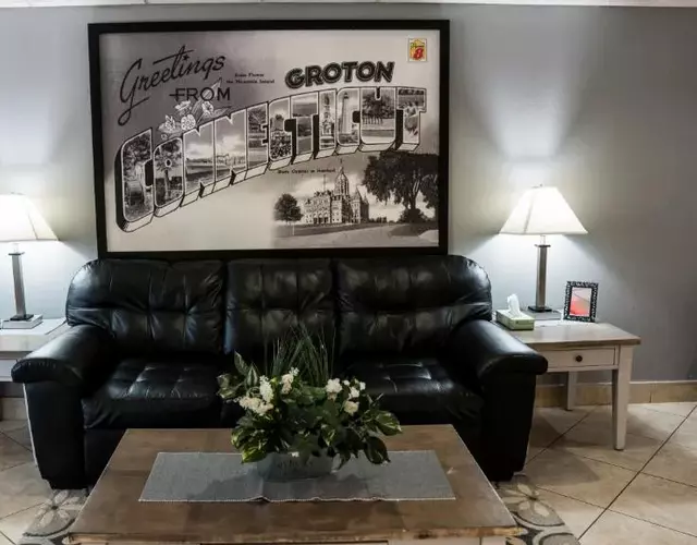 Super 8 by Wyndham Groton