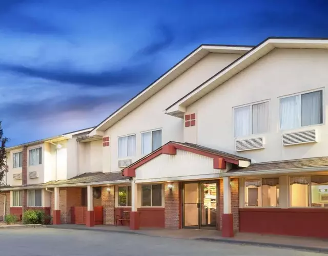 Super 8 by Wyndham Kingston
