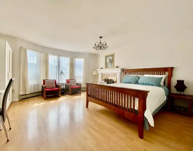 Burnaby Metrotown Cozy 3 Bedroom Suite