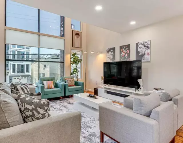 Townhouse - Urban Living with Rooftop Deck!