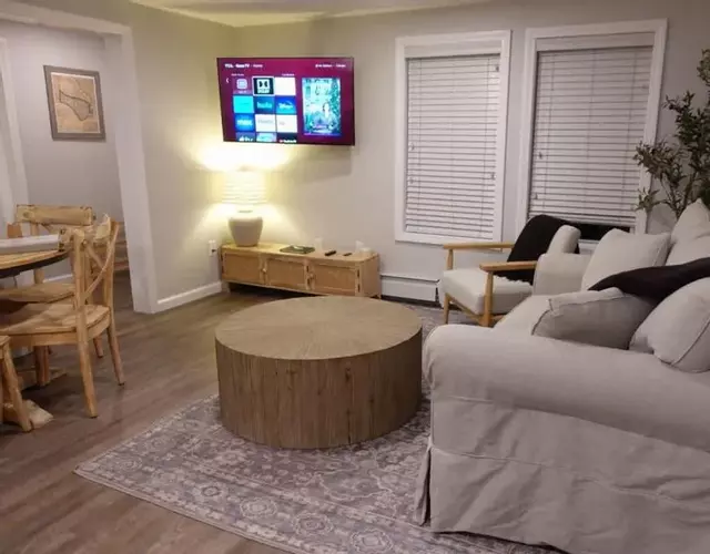 The Crab Shack - Coastal Charm Near Hampton Beach