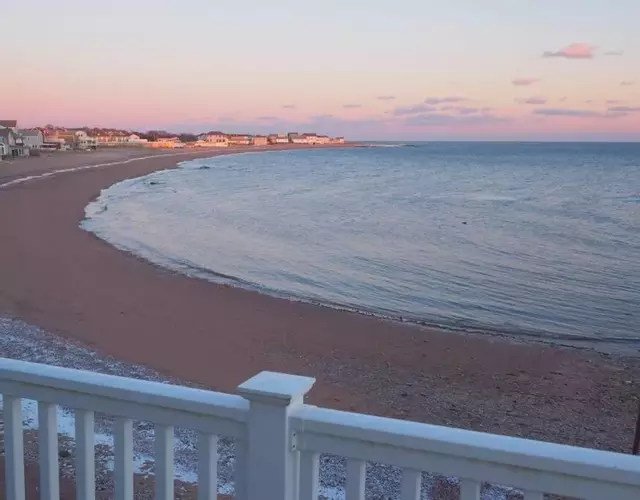 Casa al Mare Beachfront Retreat King Bed Near Yale