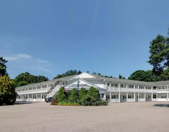 Hamilton Village Inn