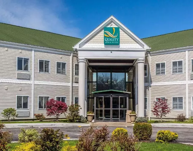 Quality Inn & Suites Middletown - Newport