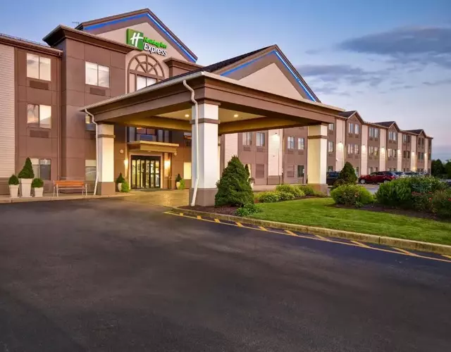 Holiday Inn Express Newport North - Middletown by IHG