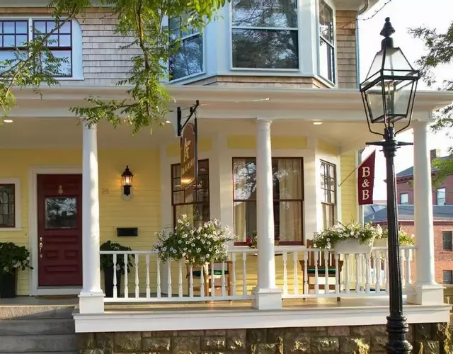 Almondy Inn Bed & Breakfast