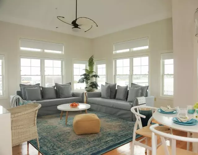 The Sea Breeze Inn