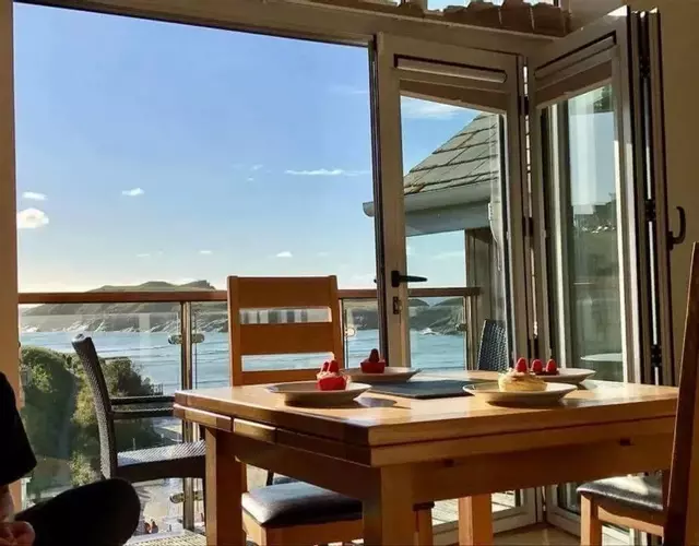 Porth Sands Beachfront Apartment