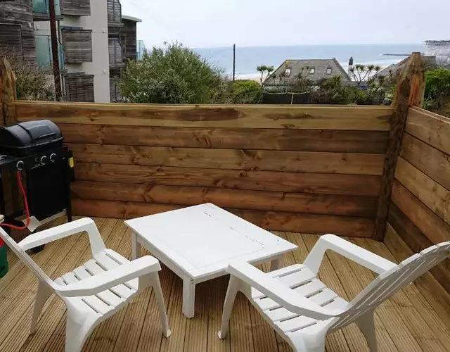 Surf Lookout - King size en-suite with sea views