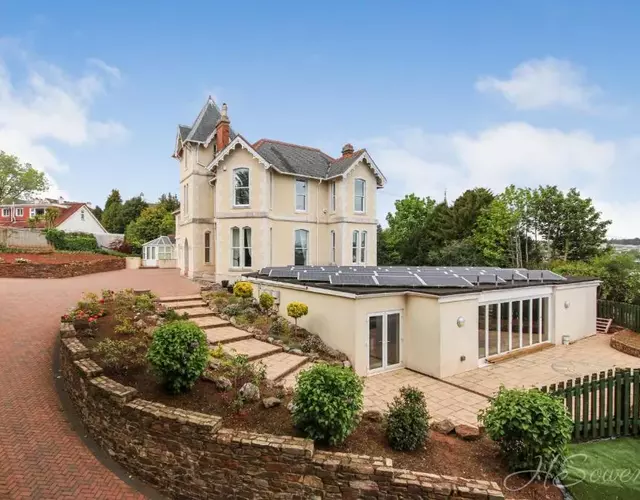 Torbay Rise sea side villa with family facilities