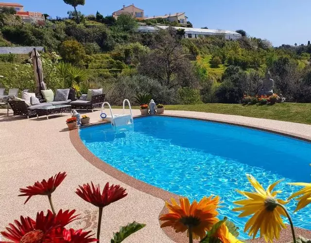 Studio-mezzanine dans villa