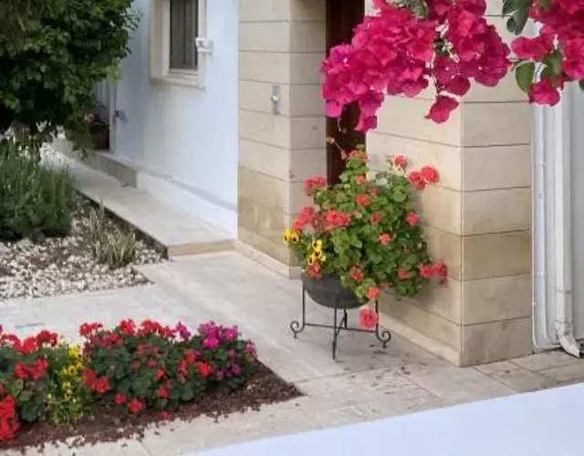 AltaVita - Serviced upper house with heraldic features