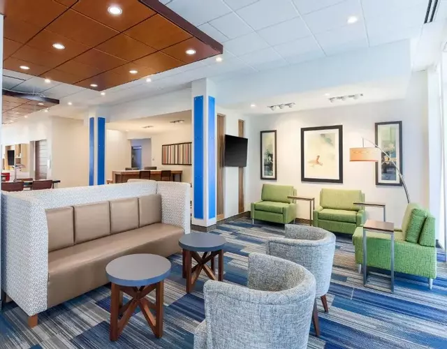 Holiday Inn Express & Suites Chicago O'Hare Airport by IHG
