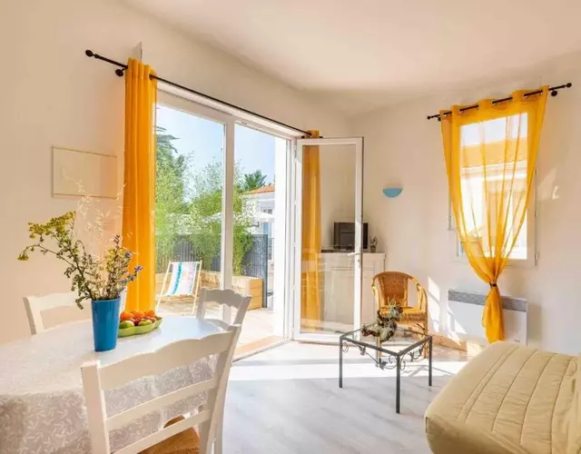 Appartement 350 m de la plage avec terrasse bois