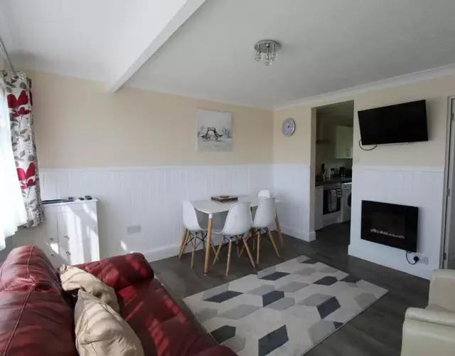 Relaxing Chalet on popular California Sands short stroll to beach, nr Norfolk Broads & Great Yarmouth