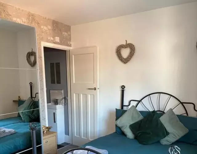 Valeries House 4 Bed 2 Bath close to beach