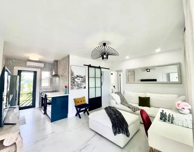 3 SEASONS AT THE CARRINGTON 3 SEPARATE 2 Bedroom 1 Bathroom Apartments AND a 3 Bedroom 2 Bathroom Villa