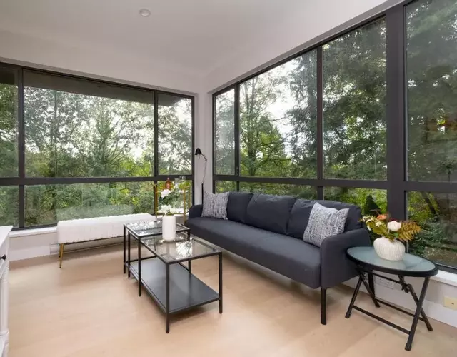 Stylish Scenic Oasis 2-Bedroom Suite West Van