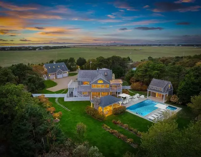 Wander Martha's Vineyard