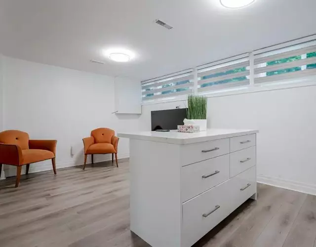 2 Bed 2 Bath Bunglow in Mississauga Yyz PortCredit